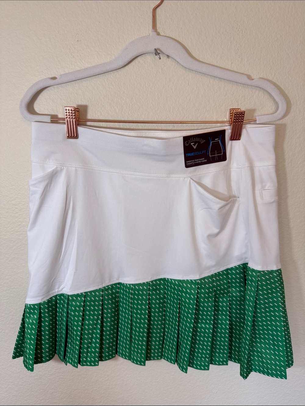 NWT CALLAWAY Truesculpt White Skort with Green Pleated Hem